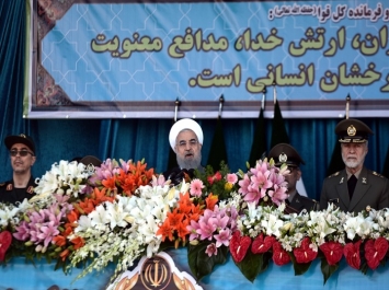 الرئيس الإيراني يهاجم لأول مرة الحرس الثوري ويطالبه بالابتعاد عن السياسة.. تعرف على السبب!