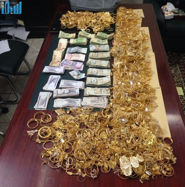 بالفيديو ..السلطات السعودية تطيح بـ4 يمنيين سرقوا مجوهرات بقيمة 4.5 مليون ريال سعودي