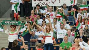 هيومان رايتس: نأمل بالسماح للإيرانيات بدخول مجمع أزاد الرياضي وتشجيع الفريق الوطني لكرة الطائرة
