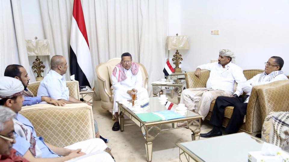 رئيس الوزراء يعقد اجتماعاً بمحافظي عدن ولحج وقيادة المنطقة العسكرية الرابعة 