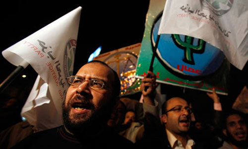 مصر: الحكومة المؤقتة تبدأ إجراءات حل جماعة الإخوان بعد مقترح الببلاوي
