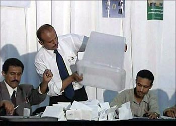 اليمن: اللجنة العليا للانتخابات تقر استمارة فرز الأصوات في انتخابات الرئاسة