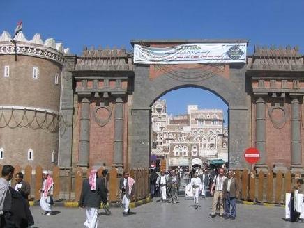 الحكومة الجديدة تعتزم إنشاء بنك للمغتربيين اليمنيين في الخليج ودول المهجر الأخرى