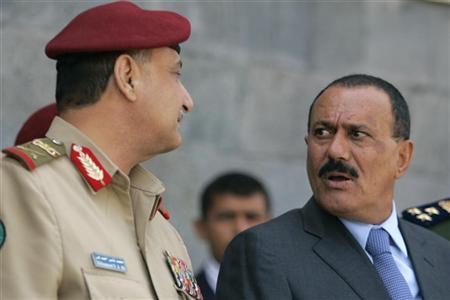 علي عبدالله صالح ووزير الدفاع اليمني اللواء محمد ناصر أحمد