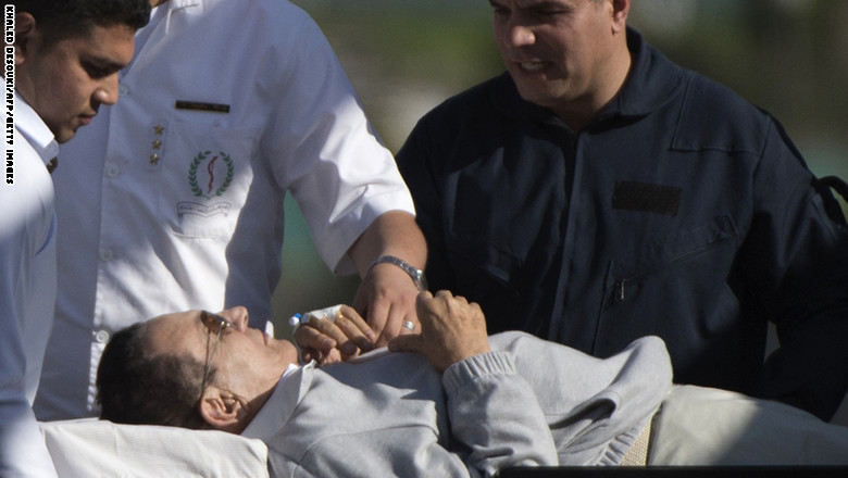 ﻿إصابة مبارك بكسر في ساقه بعد سقوطه في المستشفى