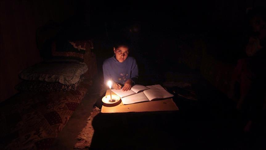 عدن اليمنية بلا كهرباء بعد توقف جميع محطات التوليد عن العمل (مصدر)
