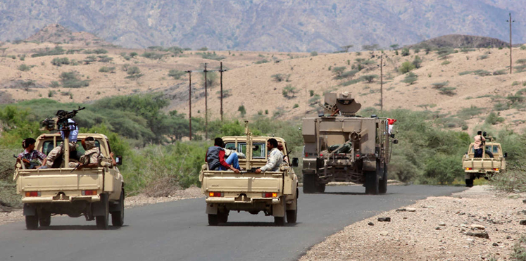 الحوثيون ينصبون كمائن أمنية لاعتقال عناصرهم الهاربين من معسكر خالد بتعز