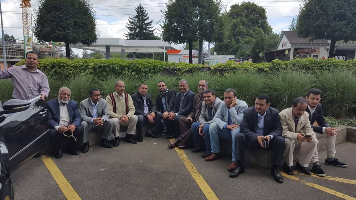 فندق في جنيف يطرد وفد ممثلي جماعة الحوثي والمؤتمر إلى الشارع بعد انتهاء حجزهم (صورة)