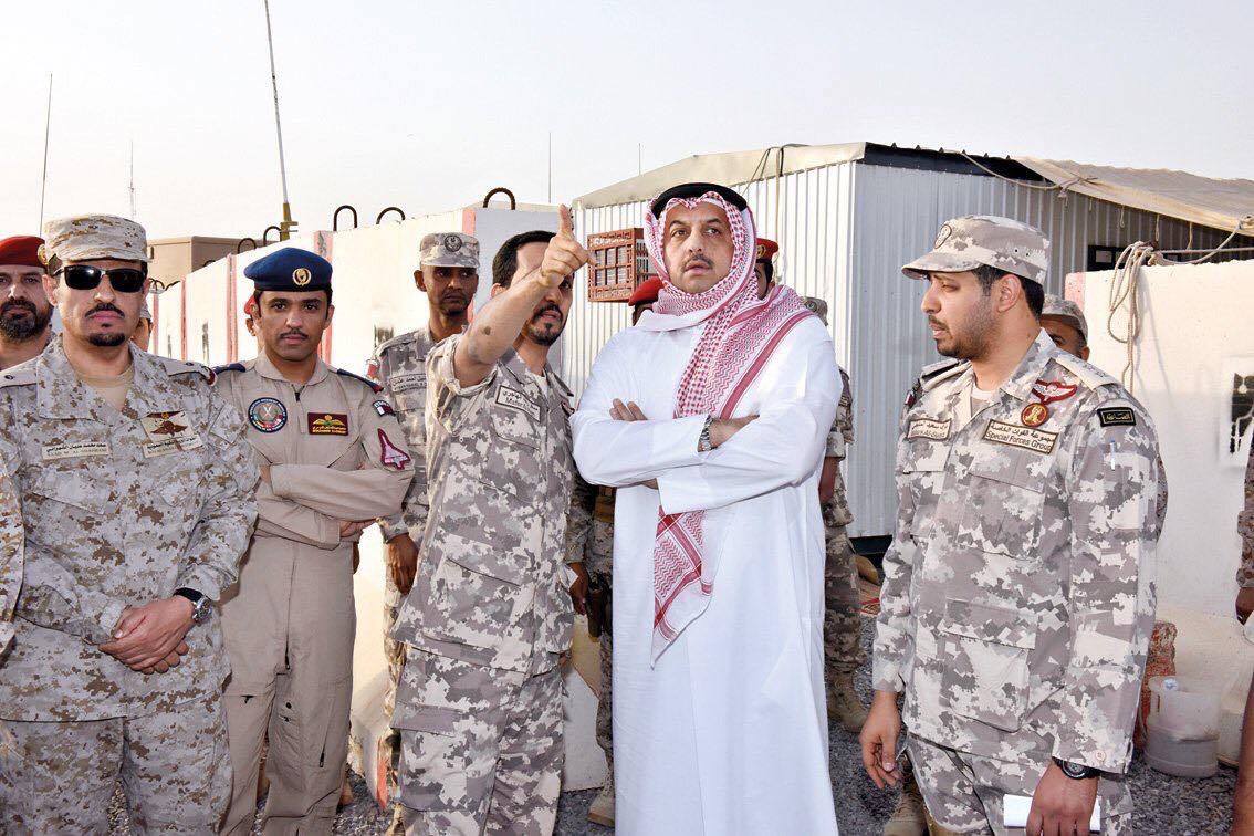 بالصور: وزير الدفاع القطري يزور القوات القطرية المشاركة ضمن قوات التحالف العربي