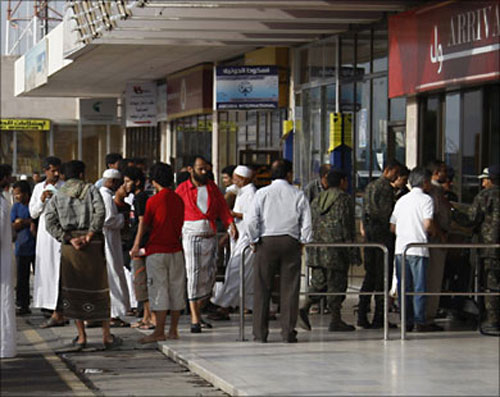 مطار صنعاء الدولي - بوابة صالة الوصول