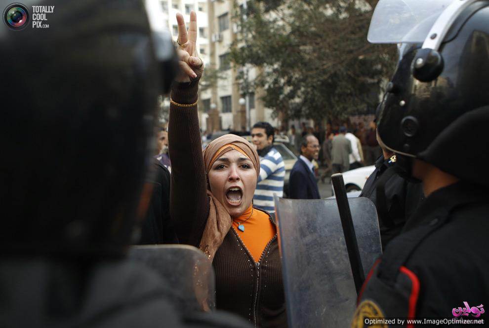 مصريات يعتزمن التظاهر عاريات أمام قصر الرئاسة دفاعا عن عكاشة