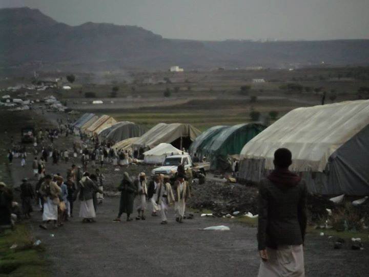 الحوثيون يحتلون مبانٍ حكومية على طريق «صنعاء الحديدة» مع استمرار توافد مسلحيهم إلى الاعتصام
