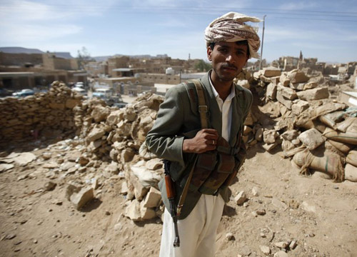صحيفة : قائد عسكري أمريكي أبلغ اليمن بتورط قادة عسكريين في تسليح المتقاتلين بصعدة