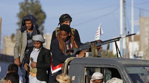 صحيفة إماراتية تتهم الإخوان في اليمن بتزويد الحوثيين بأسلحة التحالف