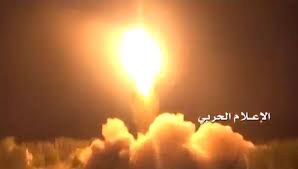 اطلاق صواريخ من قبل مليشيا الحوثي بأتجاة الأراضي السعودية (أرشيف