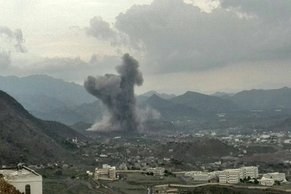 طيران التحالف يقصف مواقع الحوثيين شرق مدينة تعز