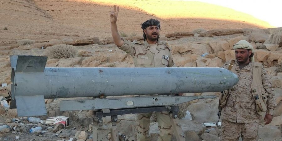 قائد عسكري كبير موالٍ للحوثيين يقع في قبضة الجيش الوطني ويكشف أكاذيب إعلام المليشيات (فيديو)