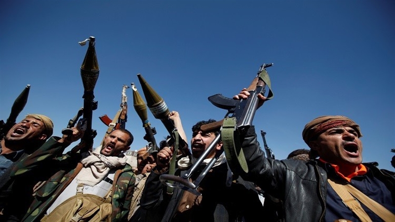 خبير اقتصادي يكشف عن المصادر الثلاثة التي تمول عمليات الحوثيين وصالح ويضع خطة لتجفيفها