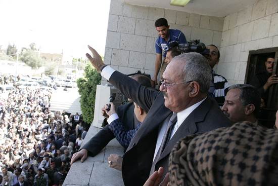 المخلوع علي صالح يتراجع عن قراره بمغادرة اليمن للعلاج في الخارج