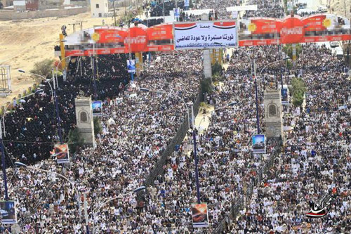 حشود بصنعاء تفرض شروطها على الرئيس ورسائل لتحالفات لبنان وطهران ودبي ( تفاصيل وصور)