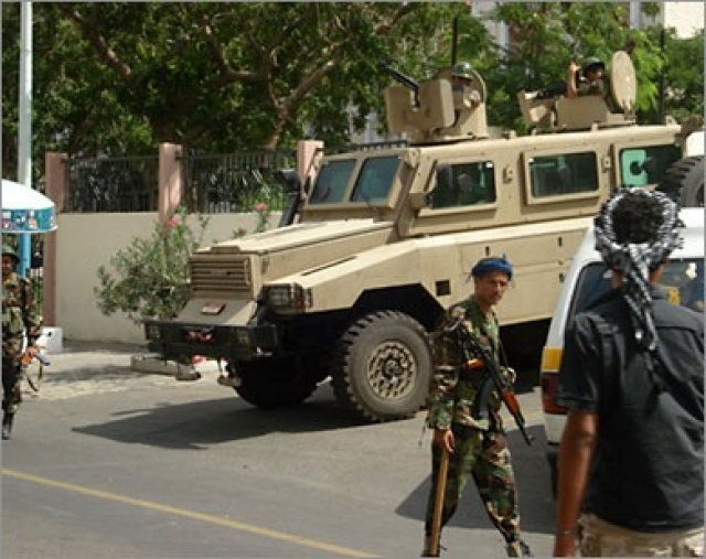 عربة تابعة للجيش اليمني في أحد شوارع مدينة عدن (صورة ارشيف)