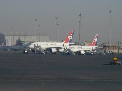 شلل كلي لحركة الملاحة والطيران في مطار صنعاء الدولي جراء موجة ال