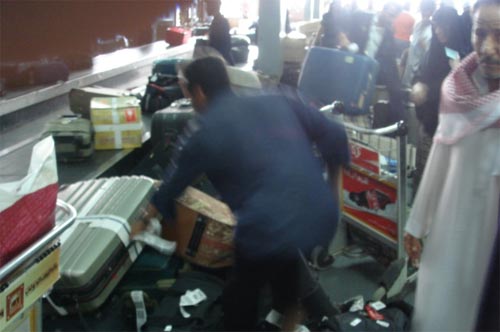 ضبط اكثر من 1000عملية تهريب لمواد خطيرة عبر مطار صنعاء الدولي
