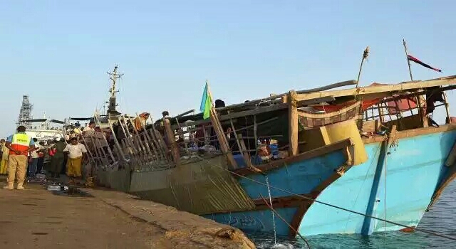 قوارب تنقل عشرات المصابين المدنيين إلى جمهورية جيبوتي