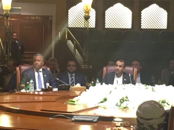 استئناف جلسات المشاورات المباشرة بين وفدي الحكومة والانقلابيين وسط مد وجزر