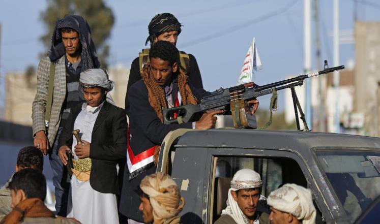 سلطات الحوثي تحيل 14 صحفي وكاتب ورسام بصحيفة الثورة إلى النيابة بتهمة إثارة الفوضى (وثيقة)