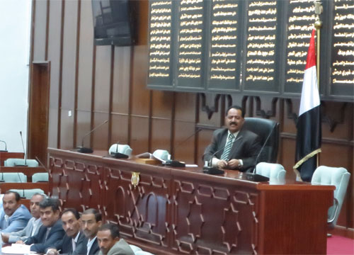 وثيقة: الراعي يمارس مهام هادي ويرقّي 7 من موظفي مجلس النواب إلى وكلاء مساعدين