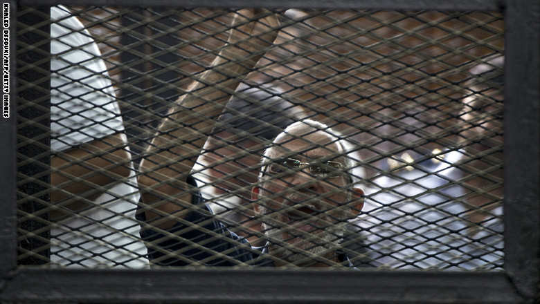 مصر: حكم بالإعدام لـ187  من بينهم مرشد الاخوان محمد بديع بقضية «العدوة»