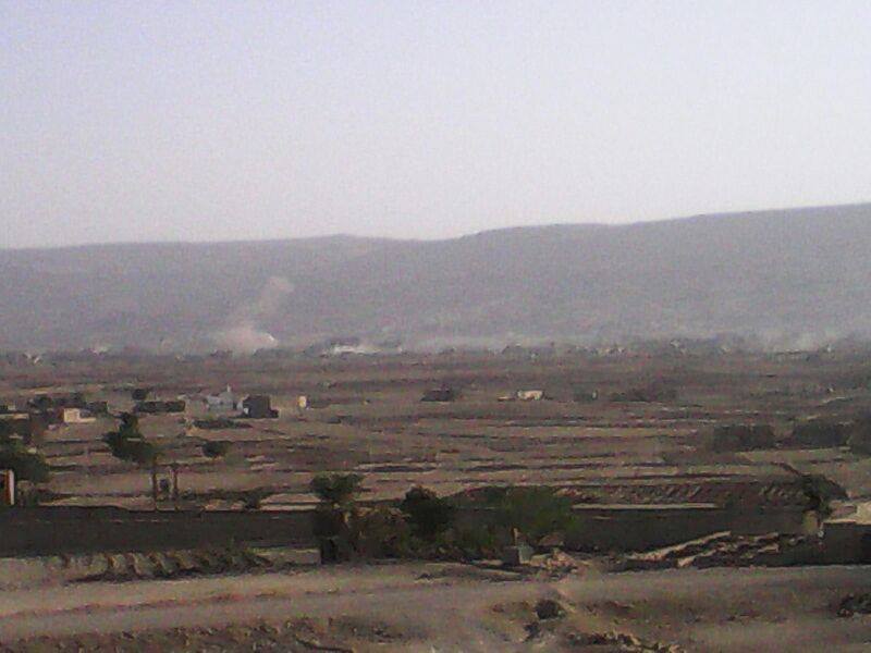 آثار القصف على مواقع الجيش في بيت بادي غرب عمران