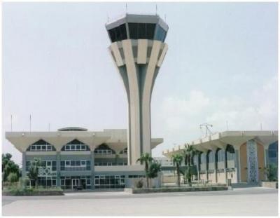 مسؤول يمني ينفي توقف حركة الملاحة بمطار عدن 