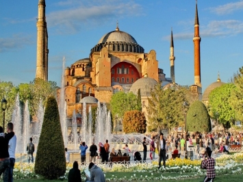 أردوغان يُقرر رفع الأذان في مسجد “آيا صوفيا” بعد 81 عامًا من “الحظر العلماني”
