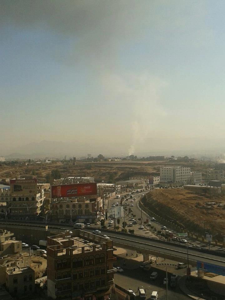الصورة من الفيس بوك ويعتقد أنها لدخان الطائرة (تصوير إبراهيم قاس
