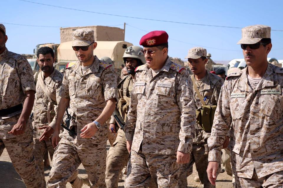 وحدة عسكرية سعودية تقتاد المقدشي وعدد من الضباط إلى مقر قيادة التحالف في الرياض للتحقيق معهم