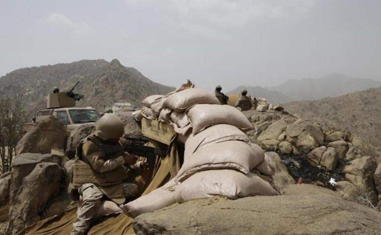 استشهاد جندي سعودي ومقتل العشرات من الحوثيين في اشتباكات متقطعة بالحدود
