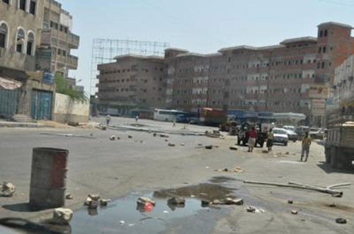 قطع بعض الشوارع الفرعية في عدن