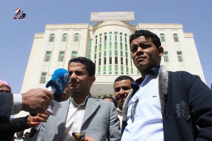 قيادي حوثي منشق يدعو لتشريح جثة الصحفي العبسي ويشير إلى احتمال تورط الحوثيين باغتياله