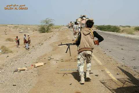 انهيارات متسارعة للحوثيين في المخا والجيش يسيطر على الدفاع الجوي ومقتل العشرات (تفاصيل)