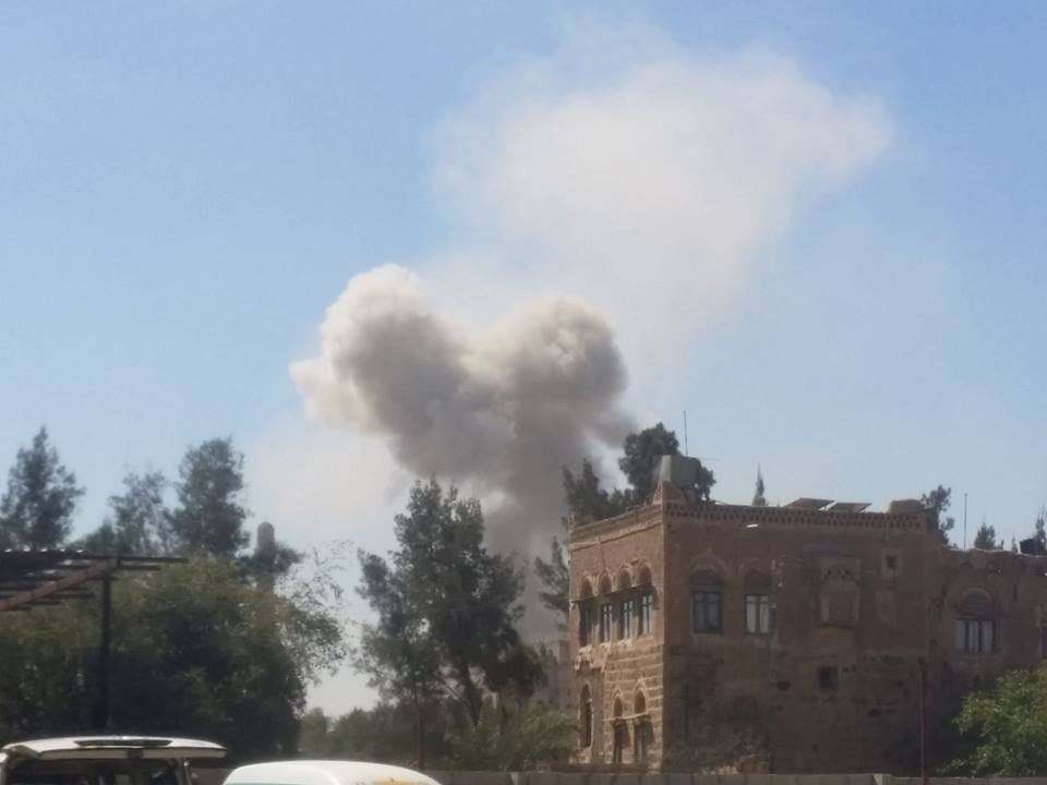 غارات مكثفة لطيران التحالف على مدرسة الحرس شمال العاصمة صنعاء