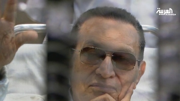 محكمة الاستئناف تقبل طعن النيابة وتؤيد استمرار حبس مبارك
