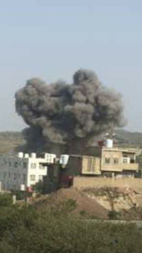 طيران التحالف يقصف مواقع المليشيا شرق تعز (صورة)