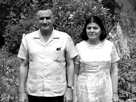 الرئيس المصري الراحل جمال عبدالناصر وزوجته تحية