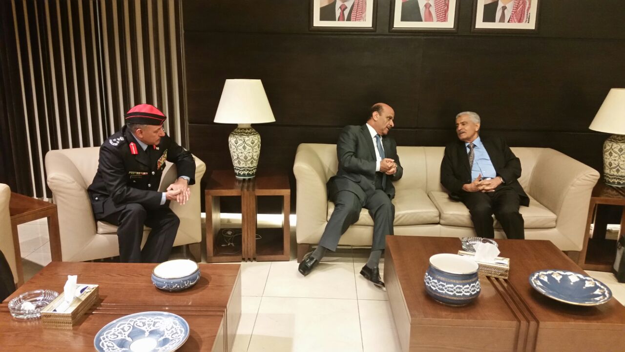 وفد حكومي رفيع برئاسة وزير الداخلية يزور الأردن لمناقشة وضع اليمنيين هناك
