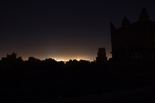 «خلل فني» بخطوط الضغط العالي في صنعاء يتسبب بإنقطاع الكهرباء في الجمهورية