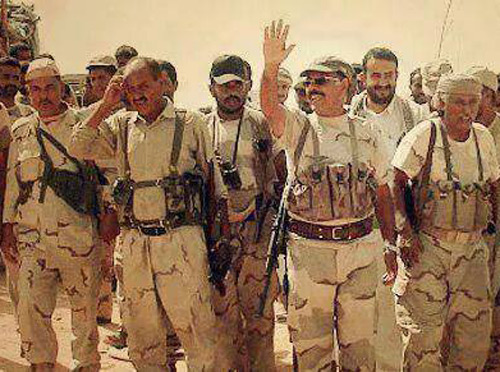 صورة ارشيف للواء علي محسن الأحمر في قيادة عمليات ألوية الفرقة أو