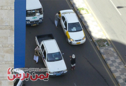 مسلحي جمعة الحوثي في نقطة تفتيش في شارع الزبيري وسط العاصمة صنعا