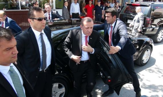 مجلس الشيوخ الأمريكي يوقّف بيع الأسلحة لحرس الرئيس التركي «أردوغان» ..السبب بالفيديو